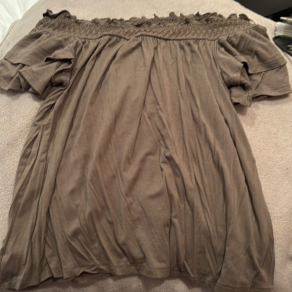 Off the shoulder American eagle top